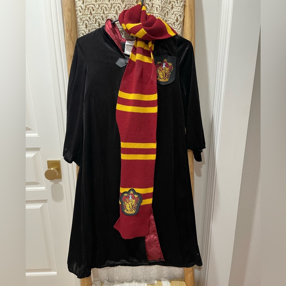 Harry Potter Gryffindor robe costume size 4-6 years